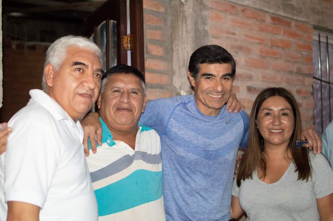 En compañía de Domingo Amaya , Daniel Alfaro y Sandra Miranda , recorrimos Villa Amalia y Barrio Giachino.

#VivaLaCiudad #Lista079
#RobertoSanchezGobernador
#germánalfarovicegobernador
#BeatrizAvilaIntendente
#JhonnyAvilaLegislador
#juntosPodemos #JxC