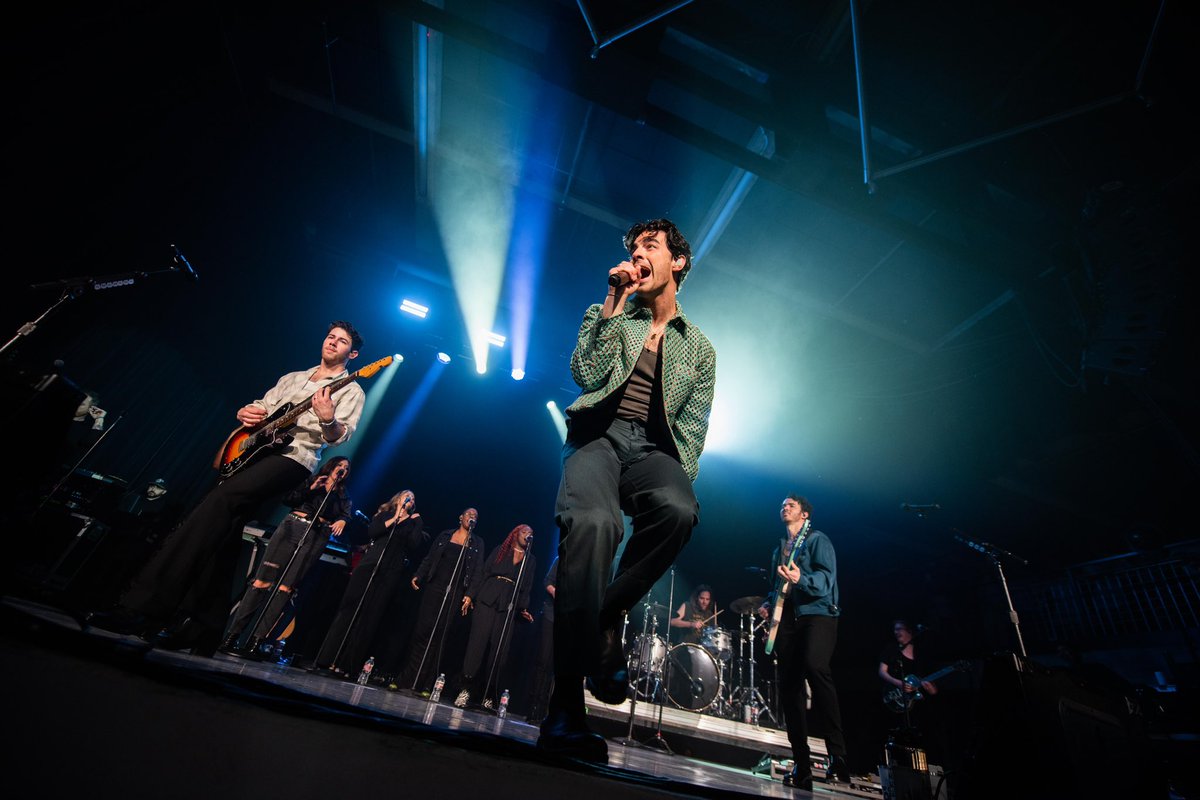 jonasbrothers's tweet photo. Thank you for an amazing night Dallas-Fort Worth ❤️ 2 secret shows down and 1 more to go. Baltimore… are you ready for Friday? https://t.co/Gkkn4pnIb0