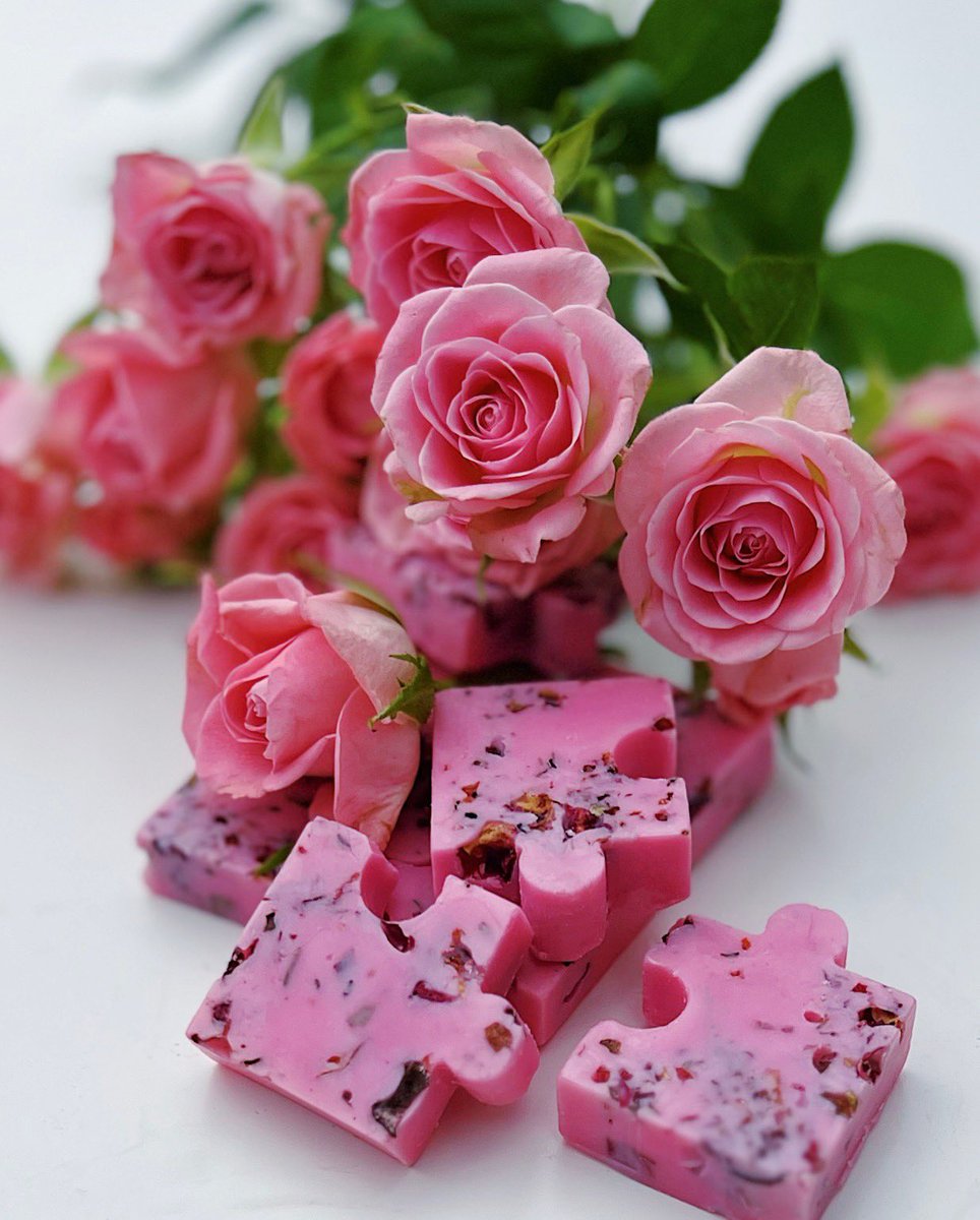 puzzlemelts's tweet photo. Love a beautiful smelling home? Subscribe to receive special offers &amp; discount codes.100% soy wax melts made using high quality fragrance 🌸 #housebeautiful 
#waxmelts #home #roses 
https://t.co/UtXbktG4nb See IG for more details @puzzlemelts https://t.co/B1vefCHdIq