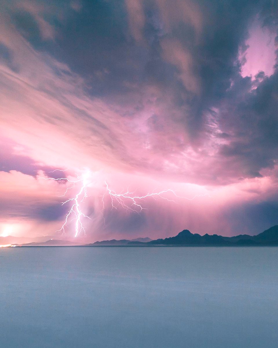 emilyshoots's tweet photo. the salt flats in utah https://t.co/rBccOTMKAG