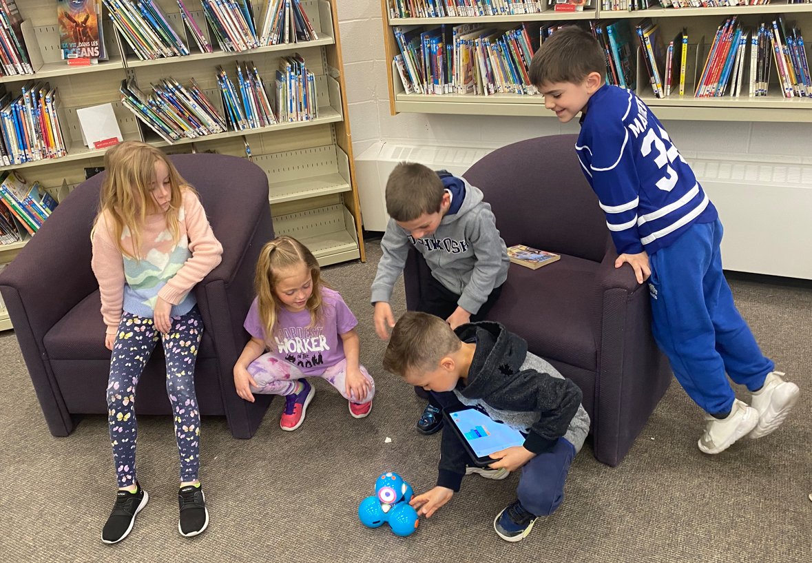 dr_macgillivray's tweet photo. Mr Ruddell's class enjoyed some coding with the Dash/Dot Bots this week. They were fast learners! #STEMLearningrocks #WeAreKPR #GoMACCats https://t.co/bjLPz6y7v8