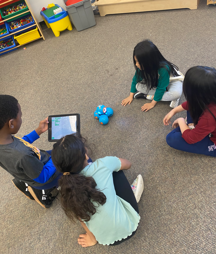dr_macgillivray's tweet photo. Mr Ruddell's class enjoyed some coding with the Dash/Dot Bots this week. They were fast learners! #STEMLearningrocks #WeAreKPR #GoMACCats https://t.co/bjLPz6y7v8