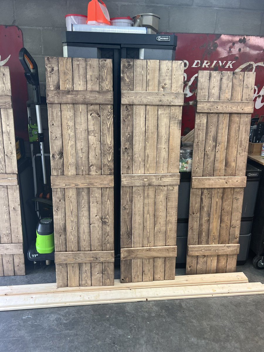 tamdrwoodworks's tweet photo. Man I am liking this #color #dewalt #minwax #kregjigproject #tn #kit #clarksvilletennessee #tennessee #pleasantviewtennessee #nashville #springfieldtennessee #nashvilletn #tennesseelife #goals #nofriends #usa #allin #beindependent #noboss #no9to5 #hustle #grind #pushyhrough #mom https://t.co/JF5mSa2BrT