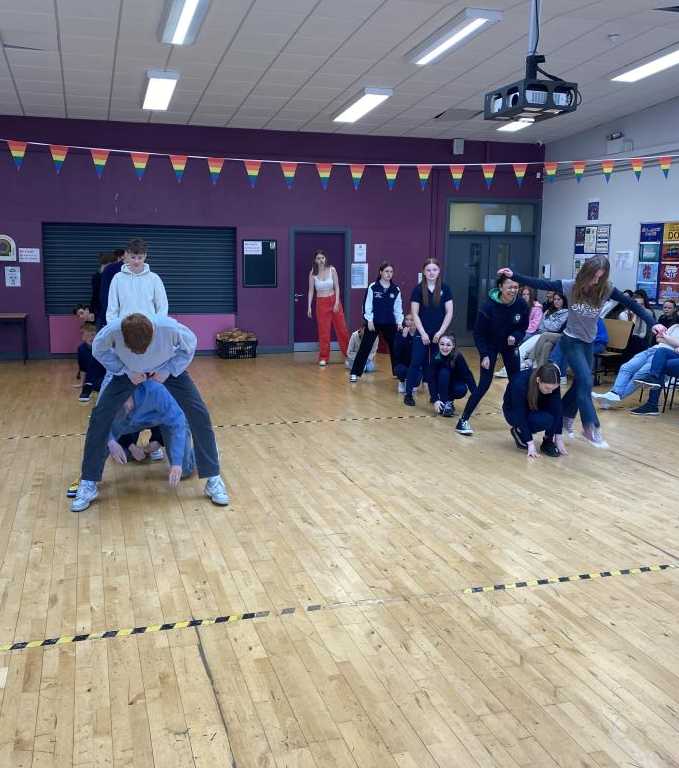 Bhí an-chraic ag daltaí na hidirbhliana agus daltaí na dara bliana le dhá lá anuas le grúpa ón Ostair. Bhí an-atmaisféar agus spiorad i measc na scoláirí ar fad. Tá súil againn go gcasfaimid le chéile arís - bis zum nächsten Mal! Coláiste Mhuire Abú!