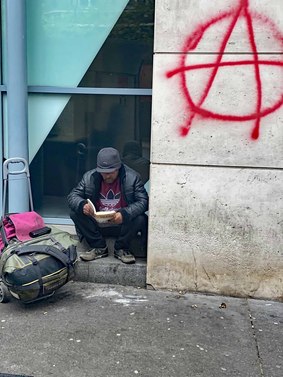 jpquinonero's tweet photo. #streetphotography #photographie #fotogtafía #Marx #Bakunin #Proudhon #Reclus Marx, OUT; Bakunin, Proudhon y Élisée Reclus, IN ... https://t.co/ZlGw9PfMVl ... https://t.co/b2n8g03Kev