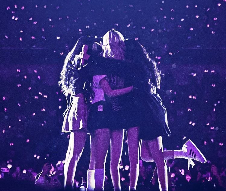 SweetVodka6's tweet photo. Este año y últimos meses definitivamente las Blinks ganamos, el solo de Jisoo, Lisa y Taeyang, BlackPink en Mexico (mi país), Coachella, épico ✨🌸
#BLACKPINK #BLINK #LALISA #JENNIE #JISOO #ROSE #coachella2023 #BORNPINK_WORLDTOUR #SHOONGxTAEYANGxLISA https://t.co/EmQrDoUWoB