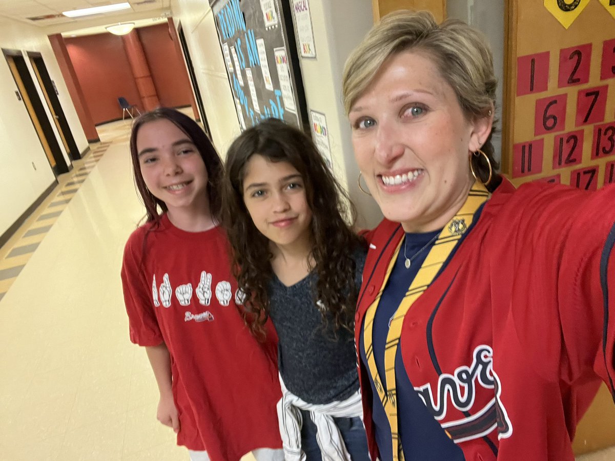 MrsSunniMeyer's tweet photo. We have felt the love by the truckload this week thanks to our @BFESBobcats PTO!  Today was dress like your favorite teacher! How blessed am I https://t.co/EFk5tjgoHX