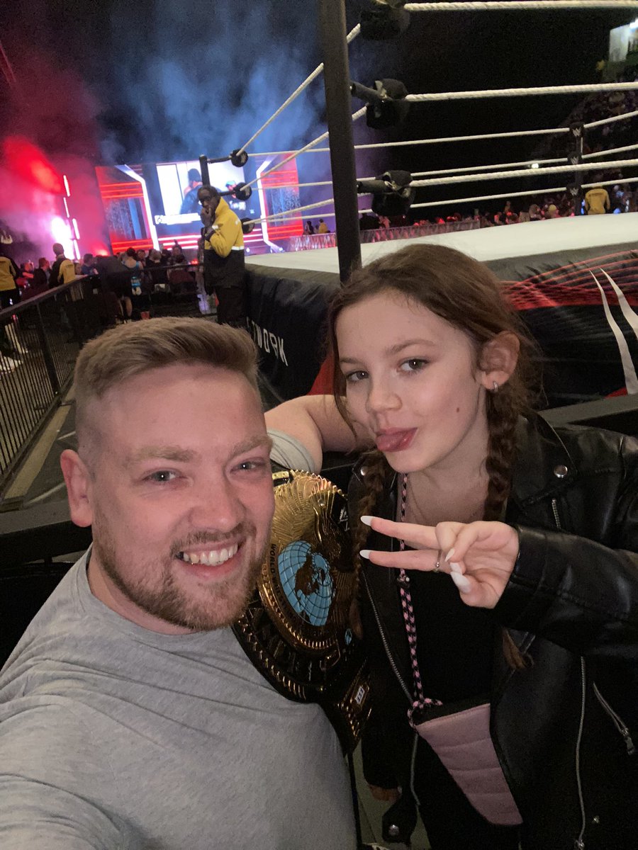 Nathan21Brown's tweet photo. Ready for the SHOOOWWOOOOAAAHHHH!!!

#CodyRhodes #WWEManchester https://t.co/cB7VgKGUCq