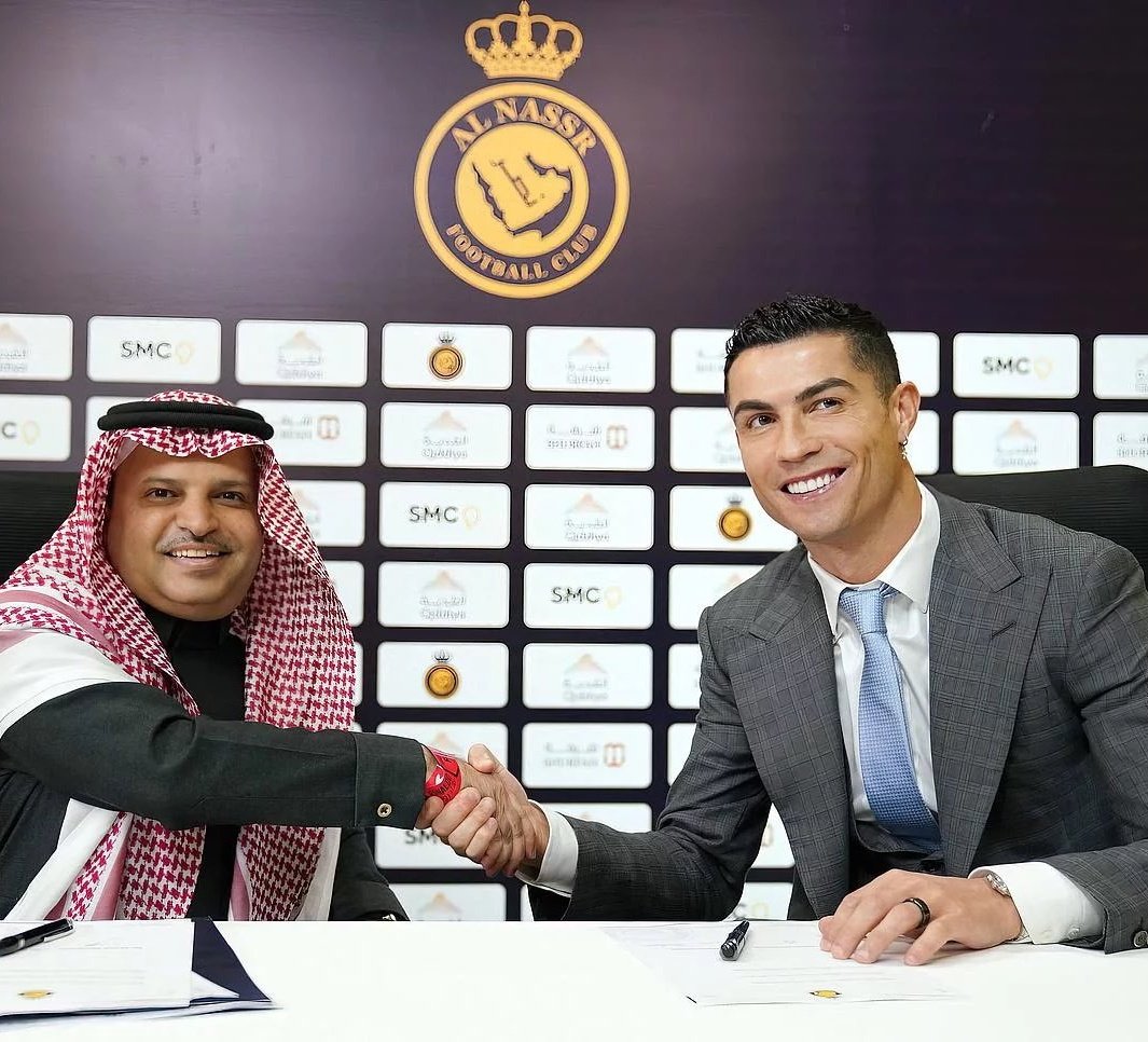 FAN11Futbol's tweet photo. Imagínate ser anti Cristiano Ronaldo, y tener que inventar noticias falsas para metigar la envidia. Una vergüenza las declaraciones qué inventan del presidente del Al Nassr, pero más vergüenza da qué un medio de comunicación repliqué la noticia citando una cuenta FAKE. https://t.co/QcHAenetcl