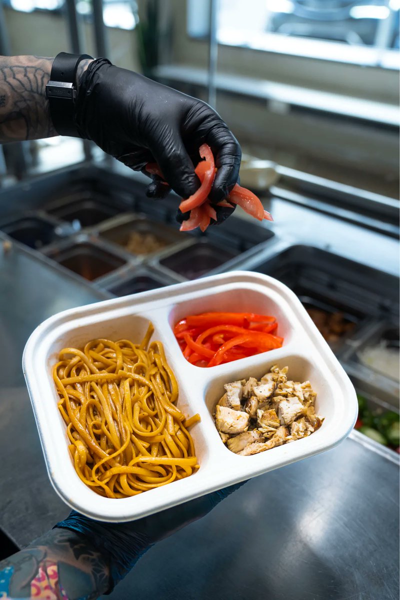 balancegrille's tweet image. Kickoff the weekend with something for the whole family 👨‍👩‍👧‍👦😋🙏

Help the kids find something they’ll love, that’s always full of healthy, whole ingredients. 🌶️🥦🍚

#KidsMeals #WeekendMeals #BalanceGrille #Tacos #Bowls #FamilyDinner