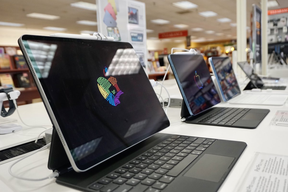 Apple Appreciation Sale!📢#VCU students, faculty and staff can save up to:

$250 off select Macs and iPad Pros
$30 off select iPads

Shop these RAMazing savings online or in-store, May 1-5! 💛#VCURams #VCUStudent #VCUFaculty #VCUStaff #LetsGoVCU #RamTechVCU #iPad #MacBook #Apple