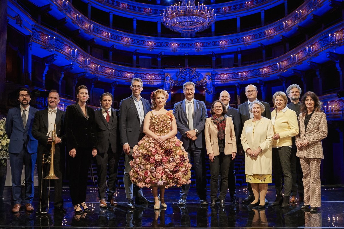 Wissenschafts- und Kunstministerium Bayern (@stmwk_bayern) on Twitter photo Das <a href="/theaterRGNSBRG/">Theater Regensburg</a> soll schrittweise in ein #Staatstheater überführt werden. Die Weichen dafür sind gestellt, um das Ensemble der #bayerischen Staatstheaterlandschaft mit dem künftigen Staatstheater #Regensburg um eine herausragende #Bühne erweitern zu können.
#Theater #Bayern Das <a href="/theaterRGNSBRG/">Theater Regensburg</a> soll schrittweise in ein #Staatstheater überführt werden. Die Weichen dafür sind gestellt, um das Ensemble der #bayerischen Staatstheaterlandschaft mit dem künftigen Staatstheater #Regensburg um eine herausragende #Bühne erweitern zu können.
#Theater #Bayern