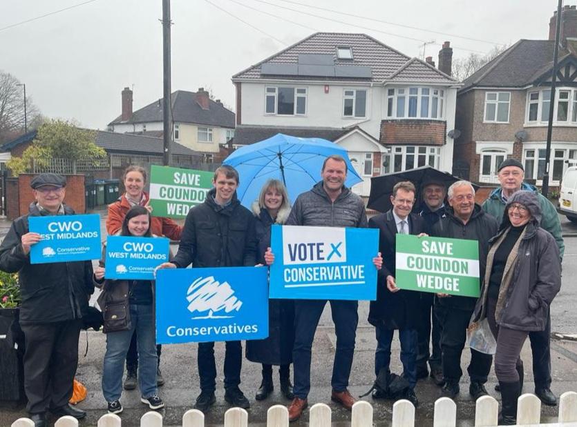 CVConservatives's tweet photo. Rain or shine, WM Mayor Andy Street, candidate Stephen Smith and the team make sure that residents in #Sherbourne ward get the right representation. 
#VoteConservative 4th May at the #LocalElections2023 and #SaveCoundonWedge https://t.co/Cx9cDHNKfk