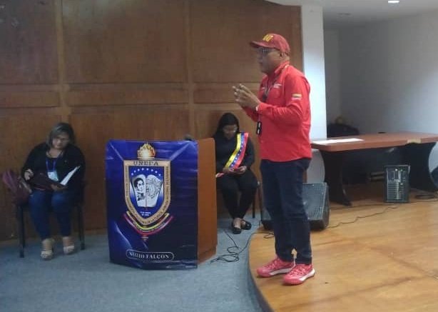 SENIAT_Oficial's tweet photo. En el marco del 24° Aniversario de la UNEFA, el Jefe de la División de Contribuyentes Especiales de @FALCON_SENIAT participó como conferencista en Simposio "Unión Cívico-Militar, 24 años de entrega académica", organizado por esta casa de estudios universitarios. https://t.co/X1R8ZGnhIF