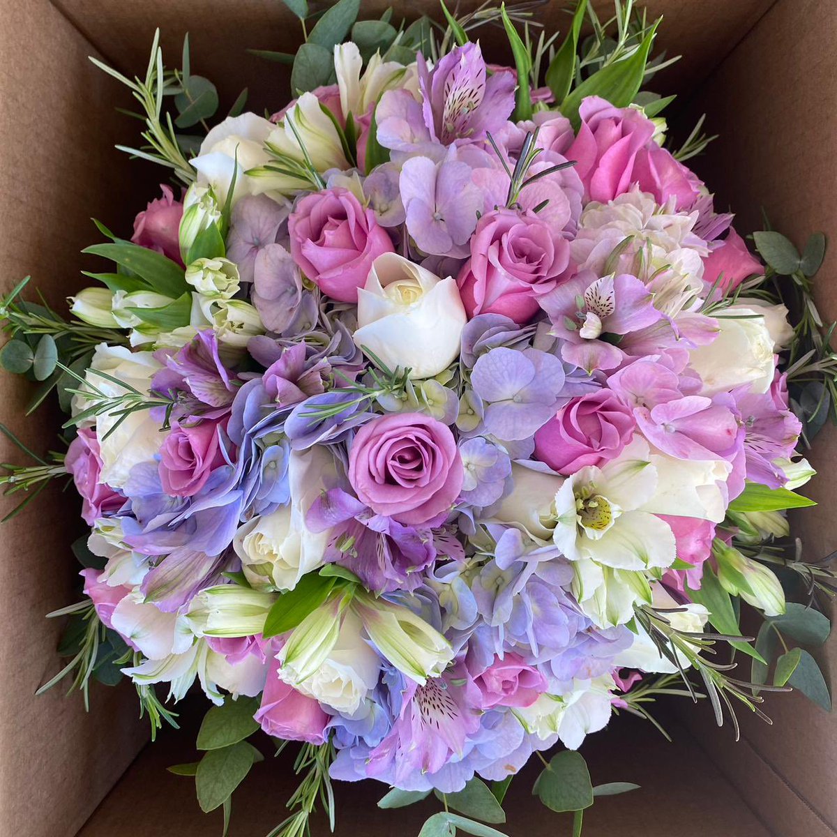 UniversoDnoivas's tweet photo. Os 5 buquês mais lindos que você verá hoje! 💐💐💐 https://t.co/oi63OqP3Ue