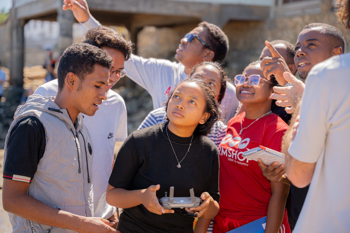mdnodc_ihsm's tweet photo. Great to see participants building on their AI foundation! On day 4 of the program, they went even further by learning how to acquire aerial and underwater images and generate DEM and orthophotos. Exciting new skills to help tackle real-world challenges! #AI #coast #drones https://t.co/CrnuD0ahY4