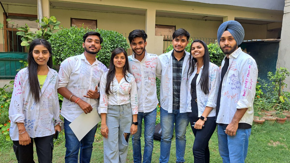 vishal_juggler's tweet photo. Scribbles ✨ Life Long Memory...
Gonna miss the Kaleshi Life (College Life I mean)
SGND Khalsa, University of Delhi ke Batch 20-23 ke Honhaars🕊️
#Batch23 #scribbledstories #collegelife https://t.co/0XYuIInTEp