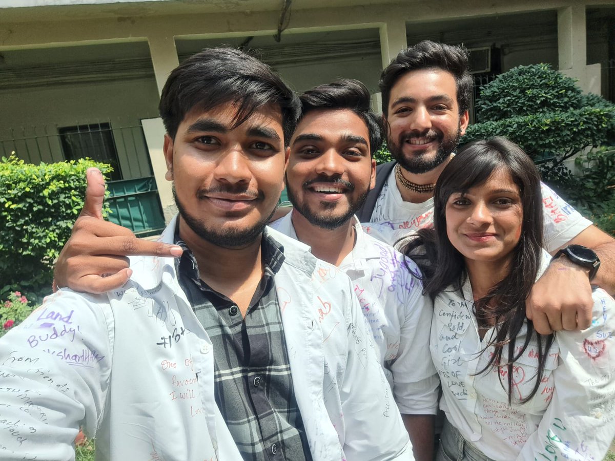 vishal_juggler's tweet photo. Scribbles ✨ Life Long Memory...
Gonna miss the Kaleshi Life (College Life I mean)
SGND Khalsa, University of Delhi ke Batch 20-23 ke Honhaars🕊️
#Batch23 #scribbledstories #collegelife https://t.co/0XYuIInTEp
