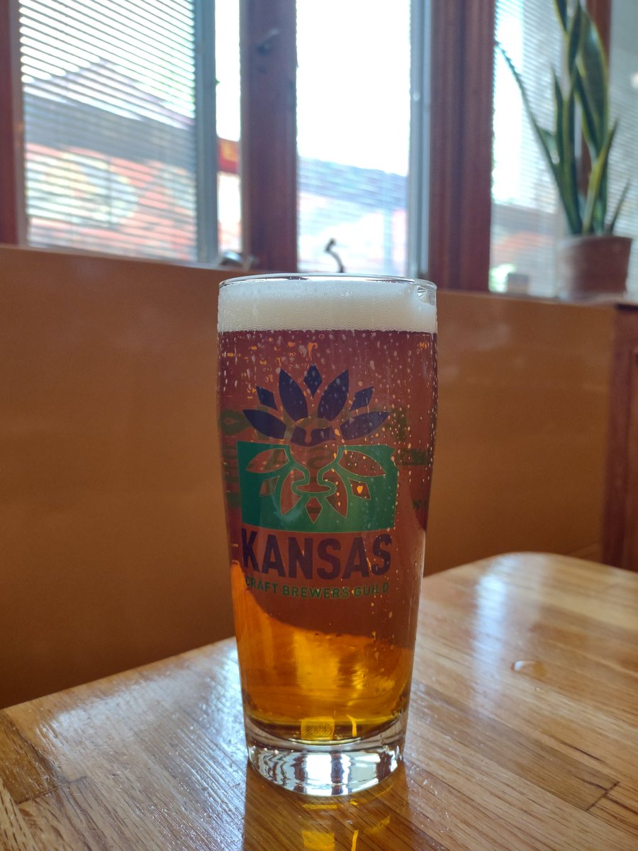 BeerSnobSean's tweet photo. First time visit to @FreeStateBeer in Lawrence, KS. Looking to visit a few places today so only time for 1 pour. Their helles Bock (a lager, who would have thought) was very good. Prompt and friendly service. Outside seating available too. All pints were $6! #KansasBeer https://t.co/uIThDnbgIT
