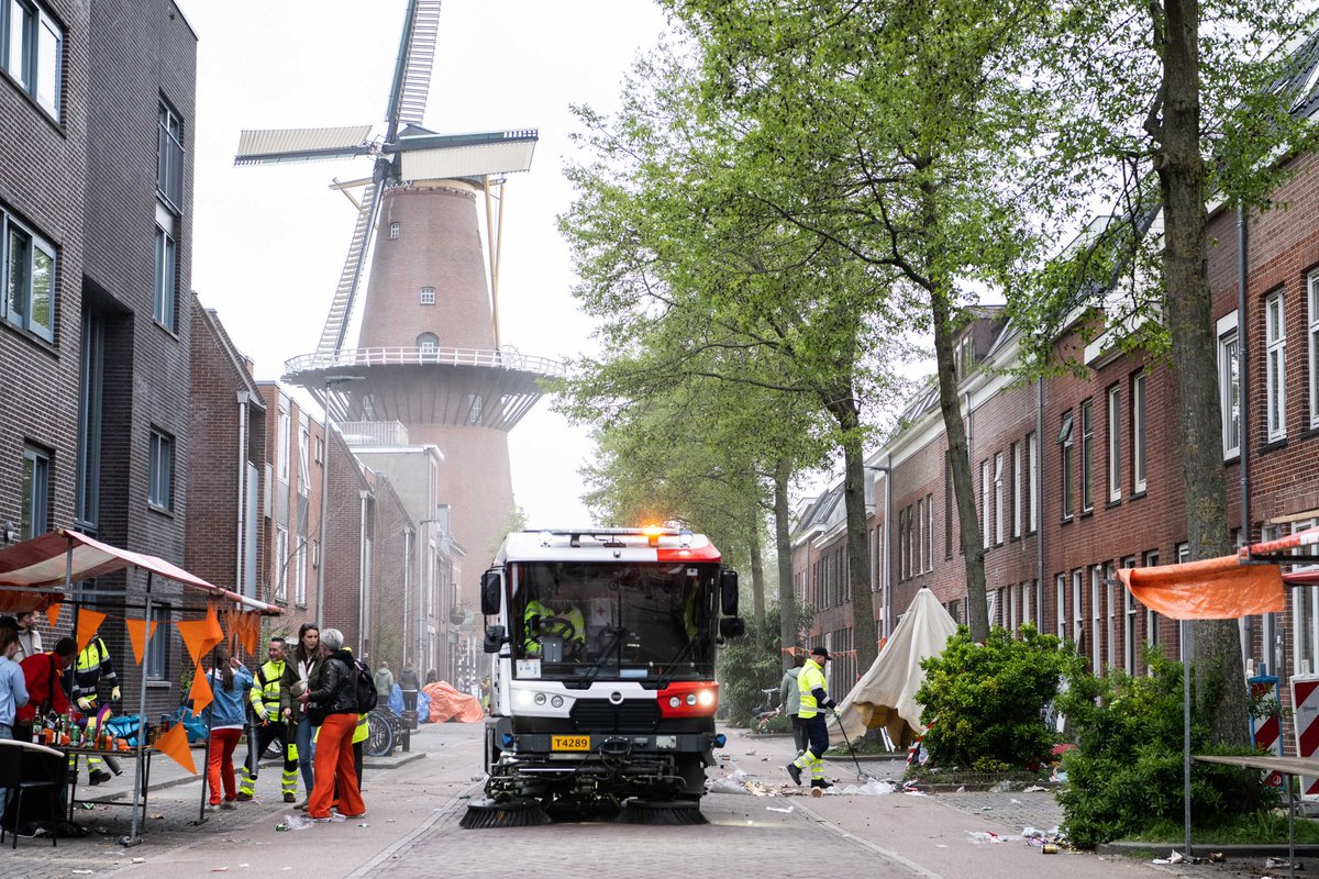 GemeenteUtrecht's tweet photo. Zo. Dat was een mooie dag ❤️🤍En nu: hupsakee. Opzij. Want: daaar zijn ze! Utrechts finest! Utrechts leukste! Utrechts stoerste! De beste ook nog! Morgen glimt Utrecht weer. Dankzij deze Bikkels. ❤️ https://t.co/sM7DNPli3L