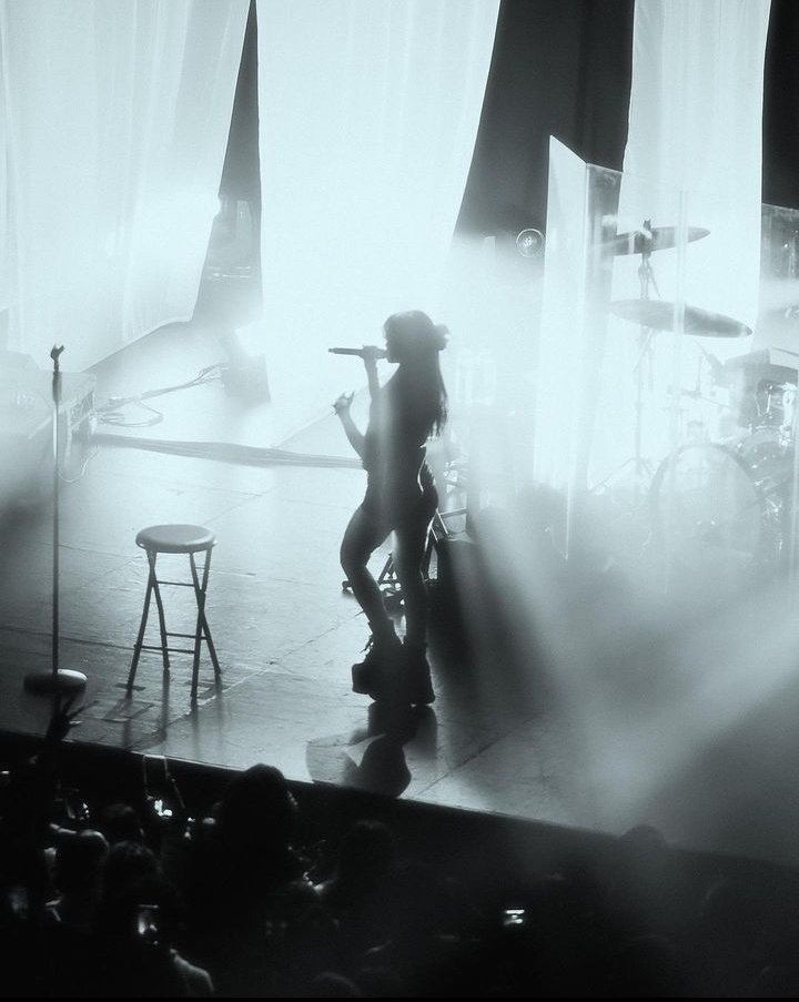 nessaswhore_'s tweet photo. The silhouette of a star - A Nessa Barrett Thread https://t.co/Ds4o4NaXq8