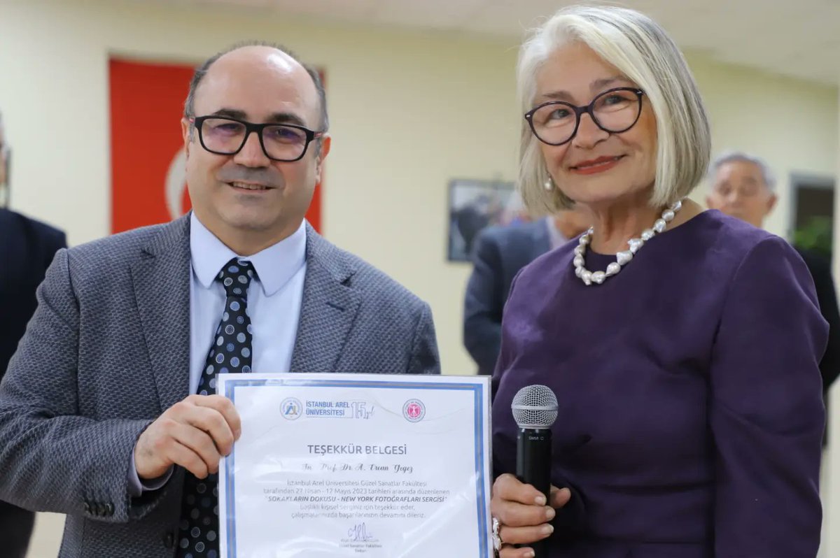 areledu's tweet photo. Rektörümüz Prof. Dr. Ercan Gegez’in objektifinden yansıyan fotoğrafların yer aldığı “Sokakların Dokusu” sergisinin açılışı Güzel Sanatlar Fakültesi tarafından Arel Sanat Galerisinde gerçeklesti. https://t.co/oaZ8Y4jAGN