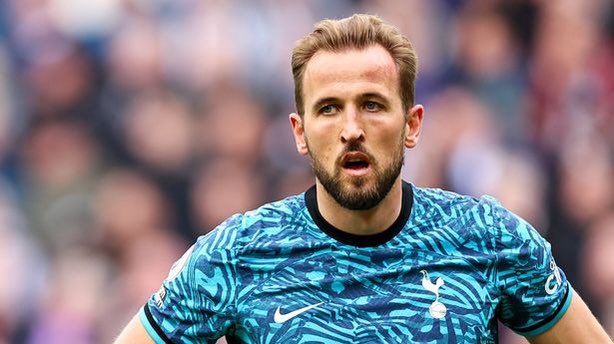 mysteryfootball's tweet image. If Harry Kane or Marcus Rashford score today, we will give away a Mystery Football shirt to one lucky follower! 🔴⚪️👊

To enter: 
1️⃣ RT this tweet
🤝 Follow us

Good luck! 🤞🏻