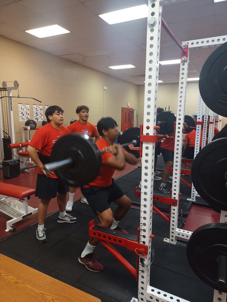 WARRIORSWAY's tweet photo. Lower body day is the best day! https://t.co/RCeMd8exrp