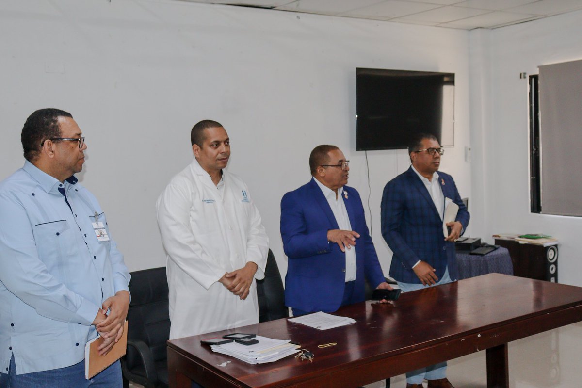 drJoseMatos's tweet photo. Visita de monitoreo al Hospital Regional Dr. Alejandro Cabral. 

📍San Juan de la Maguana. 

#saludpública https://t.co/npGnYf17fM