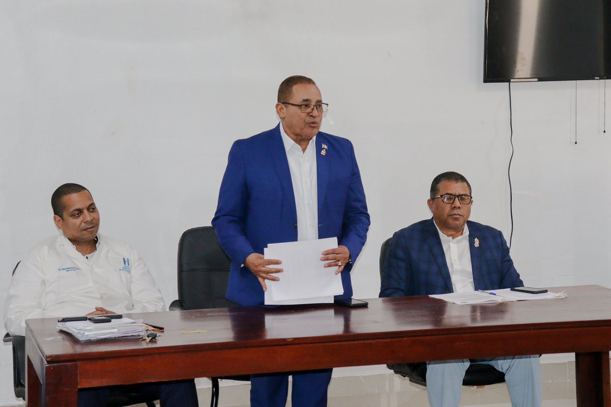 drJoseMatos's tweet photo. Visita de monitoreo al Hospital Regional Dr. Alejandro Cabral. 

📍San Juan de la Maguana. 

#saludpública https://t.co/npGnYf17fM