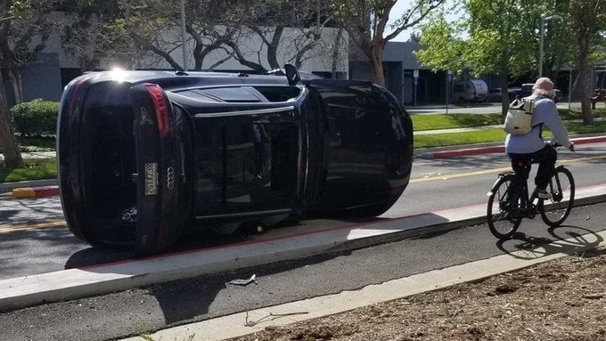 This #PublicArt installation in Los Angeles isn't particularly beautiful, but it is thought provoking. 😇