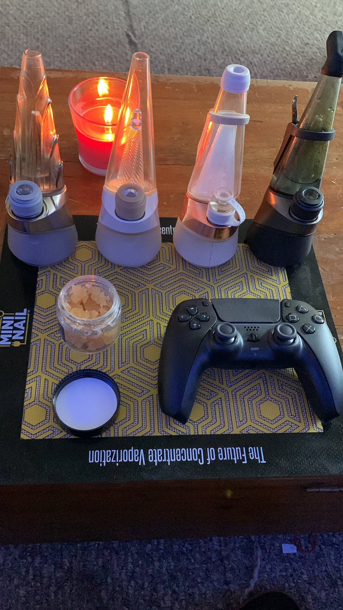 hums_hawaiian's tweet image. What puffco should I use? 🧐🤔 #puffpuffpass #dabb #stoners