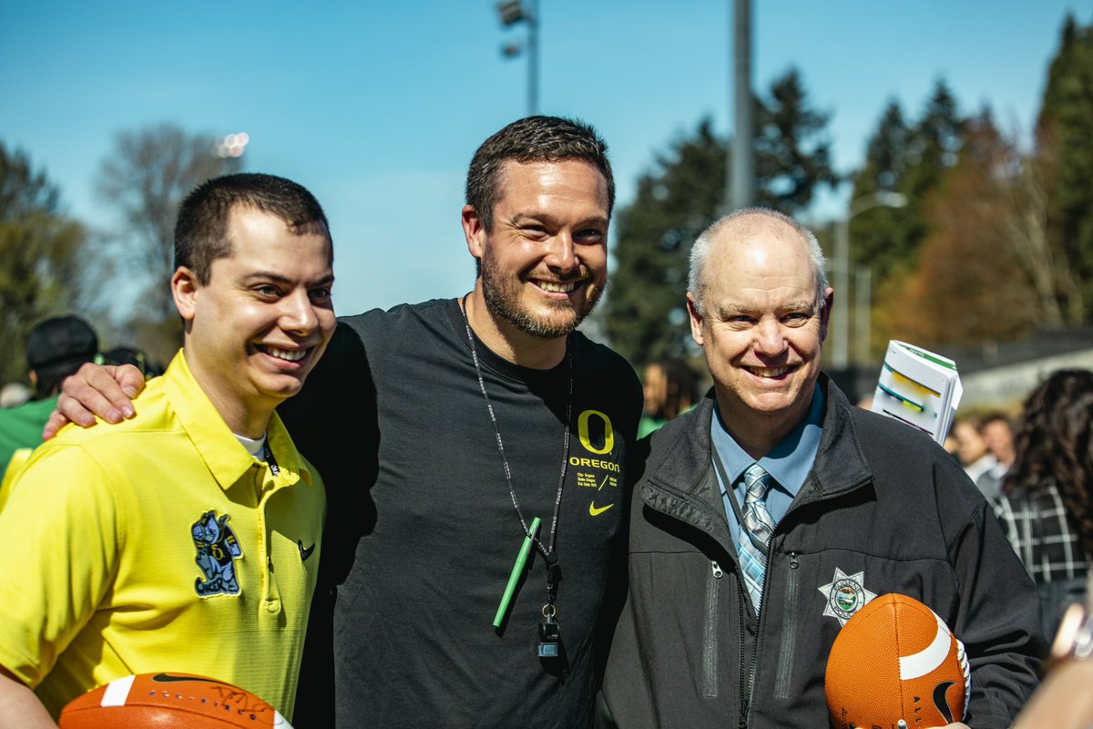 CoachDanLanning's tweet photo. Great having the Eugene/Springfield First Responders and our friend Ty Depaoli at Practice today! https://t.co/QgFlywK1ch