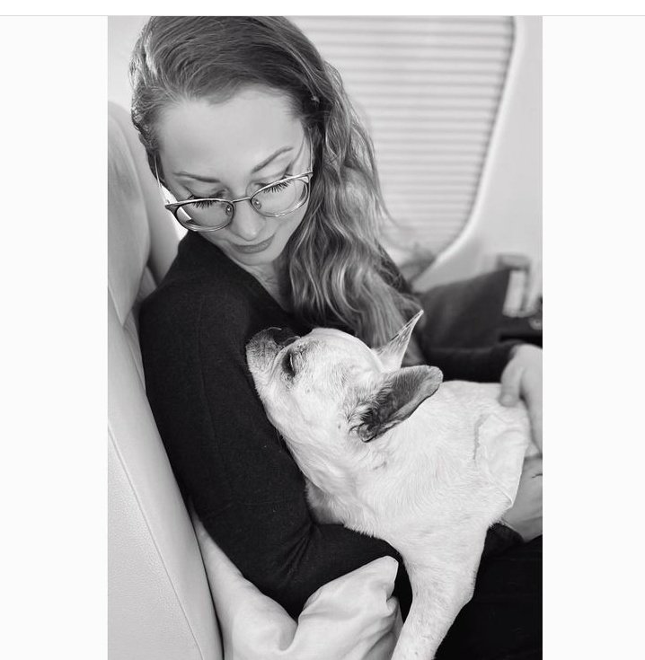 LifeCavill's tweet photo. Meat, o cãozinho da Natalie faleceu 😢 Só quem já passou por isso sabe o quando é dolorido 😔 #RipMeat 💔 https://t.co/VH2gmI9i2t