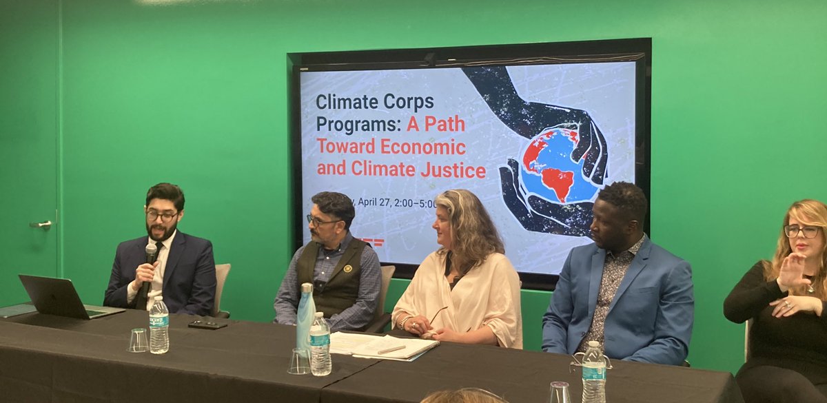 ServiceYear's tweet photo. Great to be at @TheNext100’s event on climate corps programs! The first panel explores recent climate #nationalservice and workforce successes in WA state, with @EarthCorps @ServeWA and @wacleantech, moderated by Next100 fellow, @RobertGodfried. https://t.co/poVd55vjH8