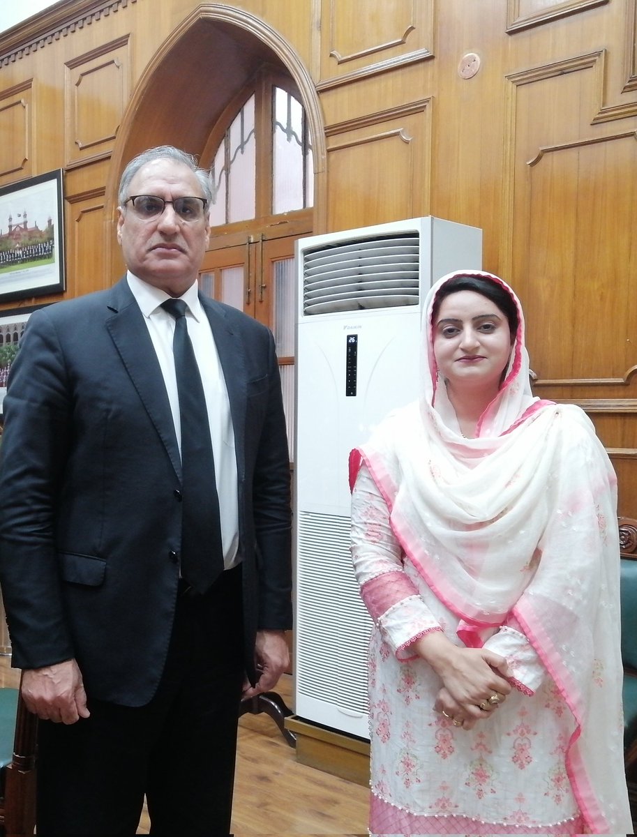 SamzaDr's tweet photo. Honored to have a meeting with His Lordship Chief Justice of LHR High Court, Justice Ameer Bhatti Sb. Had a detailed discussion on different ideas for upgradation of Gillani Law College for the betterment of students. Presented my book to His Lordship.
#HEC
#PHEC
#SECP
#PICG https://t.co/lrKKfhuAnK