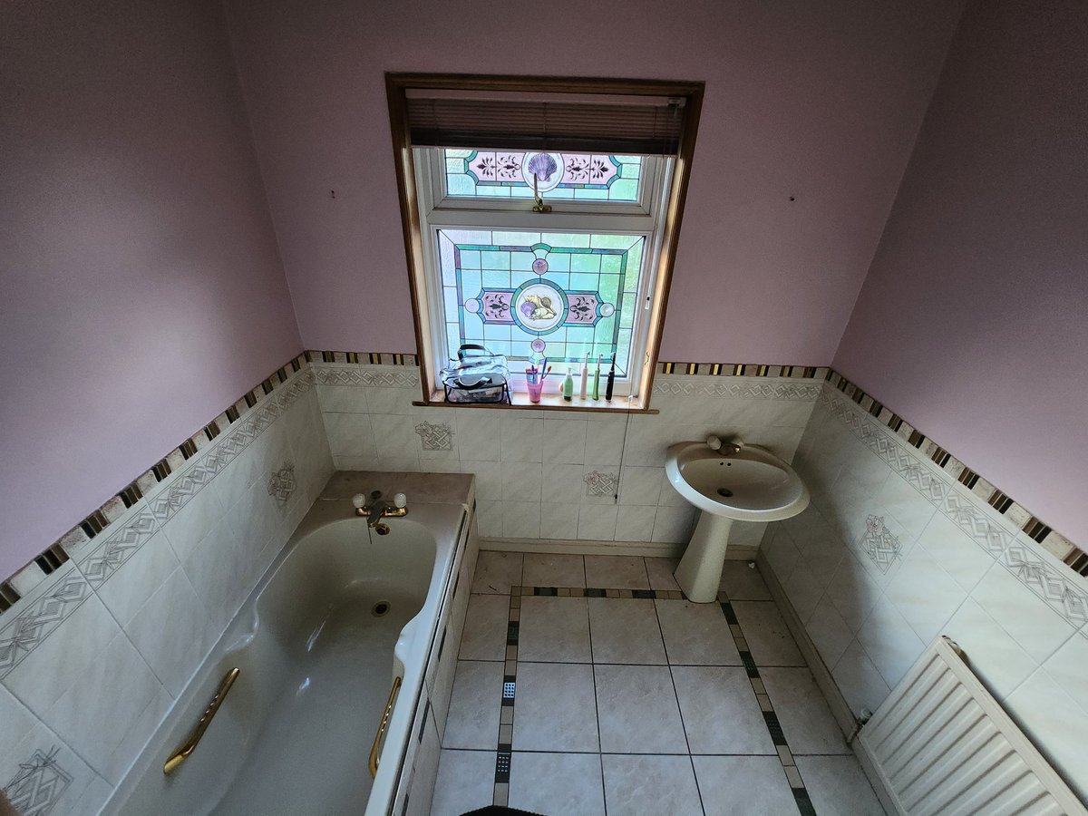 Amy_Barrett87's tweet photo. Check out our new bathroom ❤️ #houserenovation #1930s #bathroom #tandlehills #royton #oldham #firstroom https://t.co/5tCWI3xBTy