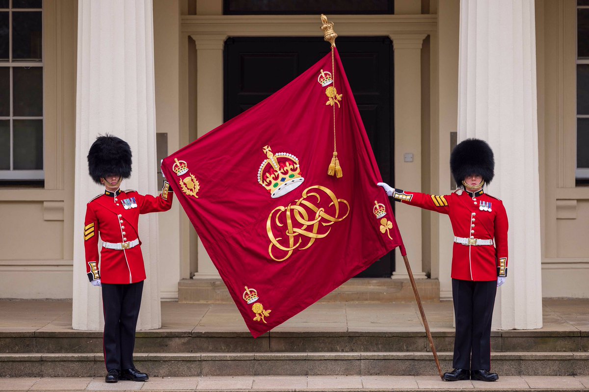 ArmyInLondon's tweet photo. His Majesty The King presented a new Standard and a new Company Colour to His oldest and most senior regiments today @HCav1660 @GrenadierGds @BritishArmy @RoyalFamily https://t.co/FPV92HyzcD https://t.co/Bg4mNNp4Z9