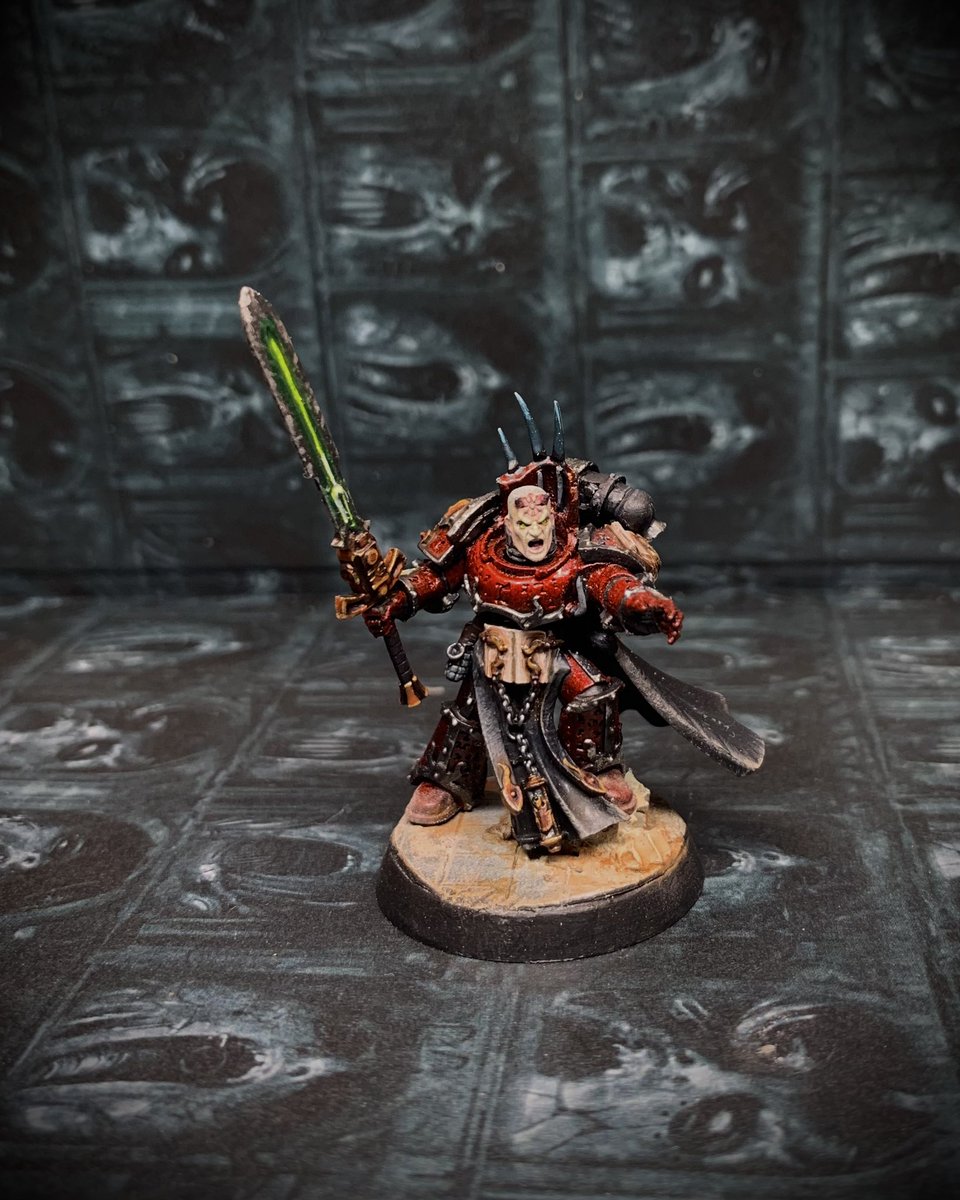 Word Bearers Librarian that I converted from the Forge World Praetor. Two options for the force weapon.
#wordbearers #warhammer #paintingwarhammer #horusheresy