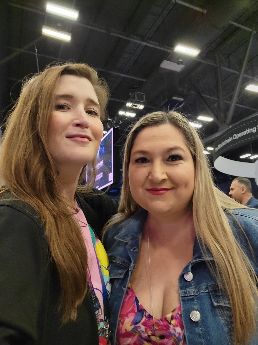 NBD just got to meet @CathyHackl  and talk about trust/authentication issues with generative ai at #consensus2023 - such a great session 👏💗