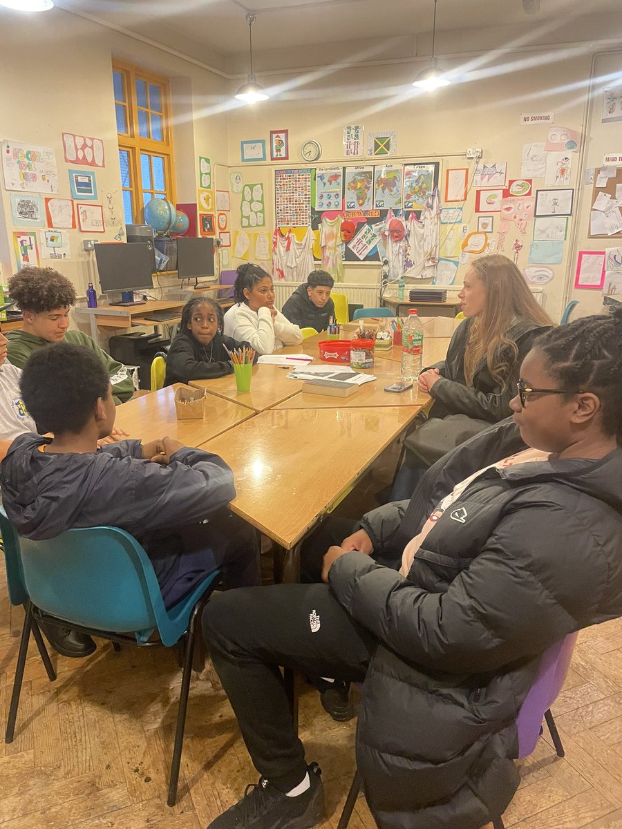 WHYCNunhead's tweet photo. Lovely to welcome @sdsimkin back to the Club to meet with some more of our young people and talk about her new film project. #research #youthwork https://t.co/ZTrq5n1M3f