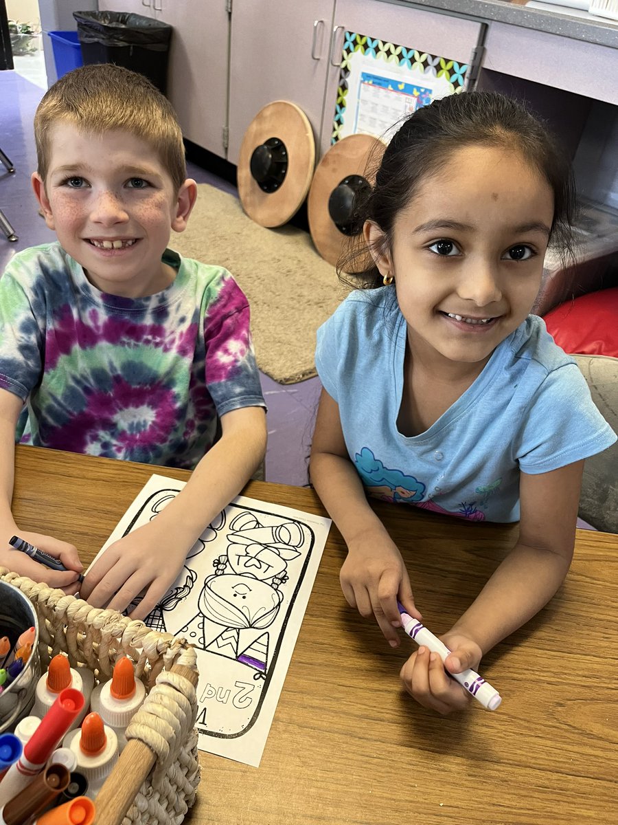 Visiting 2nd grade today!  Thanks <a href="/alyson_coffman/">Alyson Coffman</a> and Mrs. Kleinfeld for letting us get a sneak peek! <a href="/HeritageECS/">Heritage Early Childhood School</a> #HECSmagic #WEareLakota