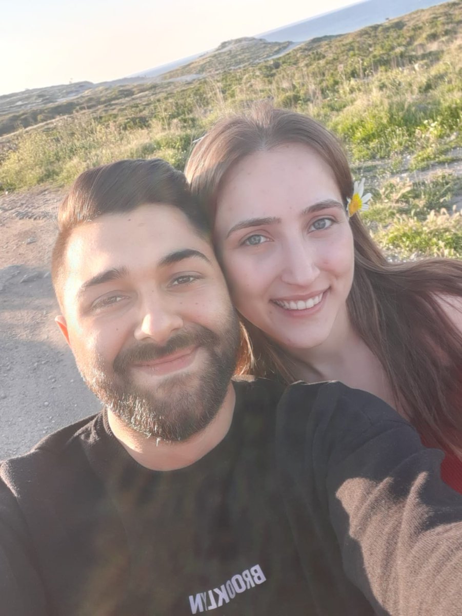 Kalp atışlarını duydukça binlerce kez şükür ediyorum, iyi ki tanıdım seni iyi ki seninim ,benim sana sonsuz ihtiyacım var.Bu dünya da  en güzellll zaafım'sın,seni çok seviyorumm 🌍💕☀️