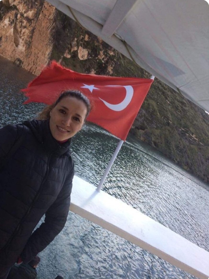 haticedk111's tweet photo. #tuğbayıihmalleröldürdü
Gencecik bir öğretmen ihmaller silsilesi neticesinde bu hayattan koparıldı. İhmali olanların hakettikleri cezayı almaları için lütfen bu çağrıya kulak verin. #tuğbayıihmalleröldürdü https://t.co/c0FWWBHtrT