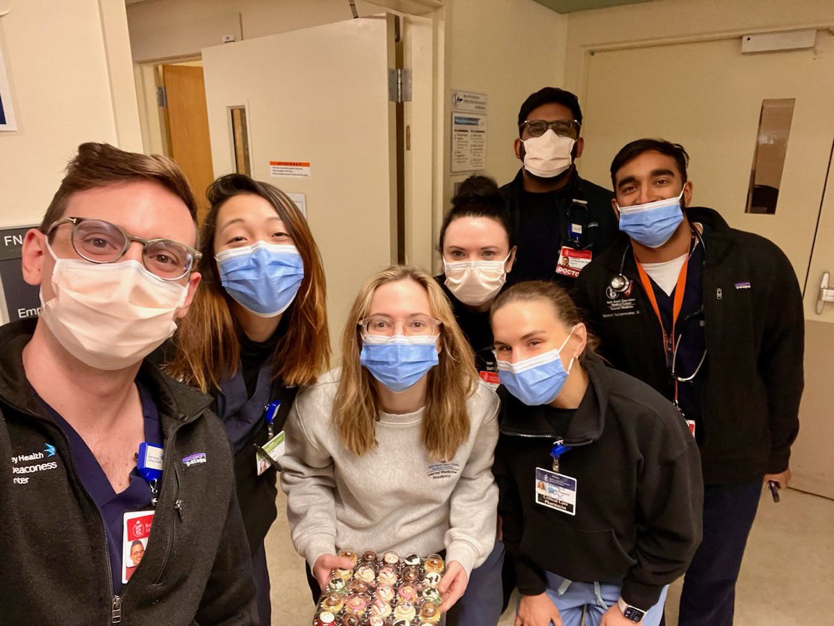 PCCSM_BIDMC's tweet photo. #FICU dream team! @MHayes_MD @david_furfaro @BIDMC_Medicine @BIDMC_IM @GabrielleCozzi https://t.co/1W3ZWTTox8