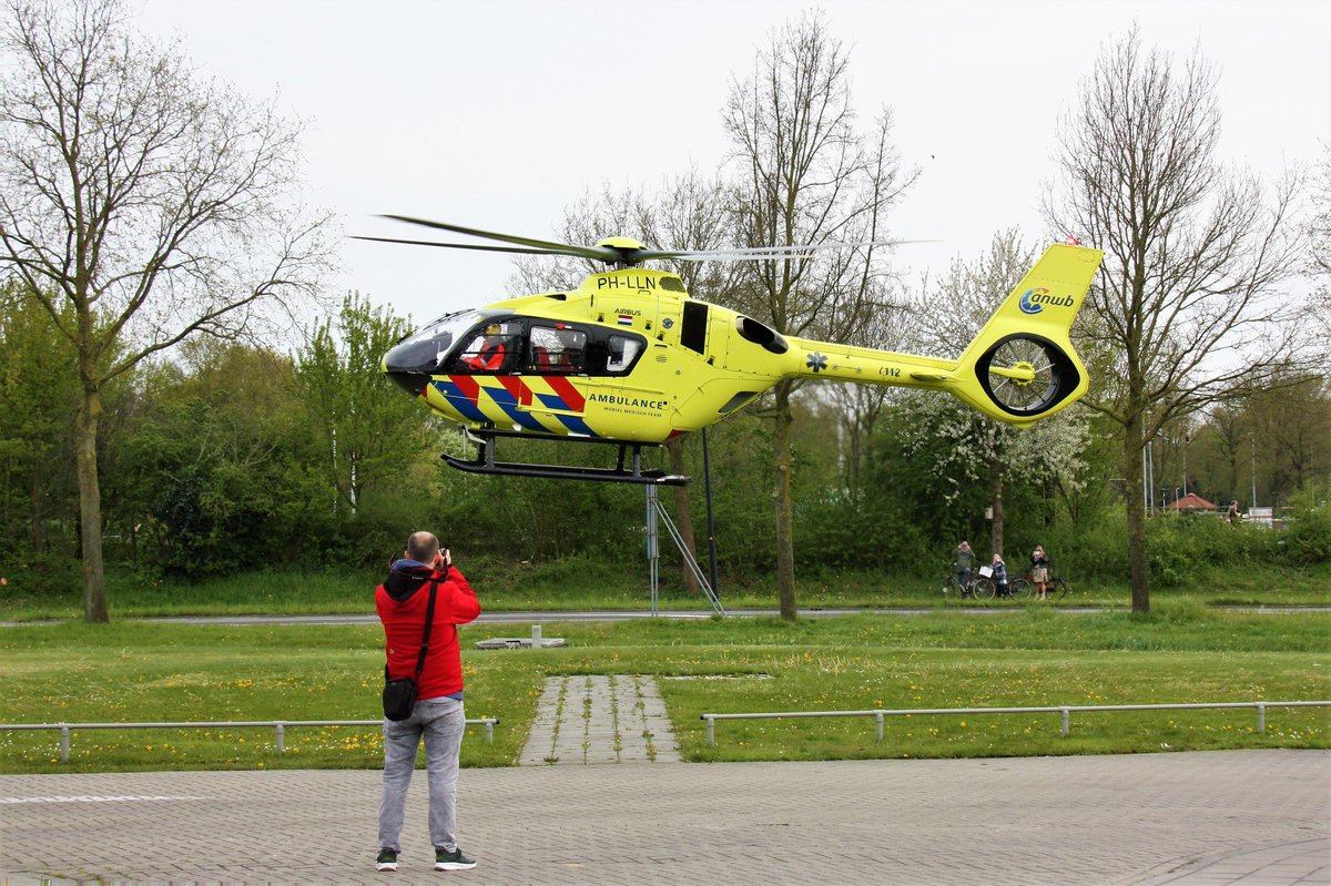 De <a href="/LifelinerNL/">Lifeliner Nederland</a> 3 vanmiddag bij Deventer Ziekenhuis