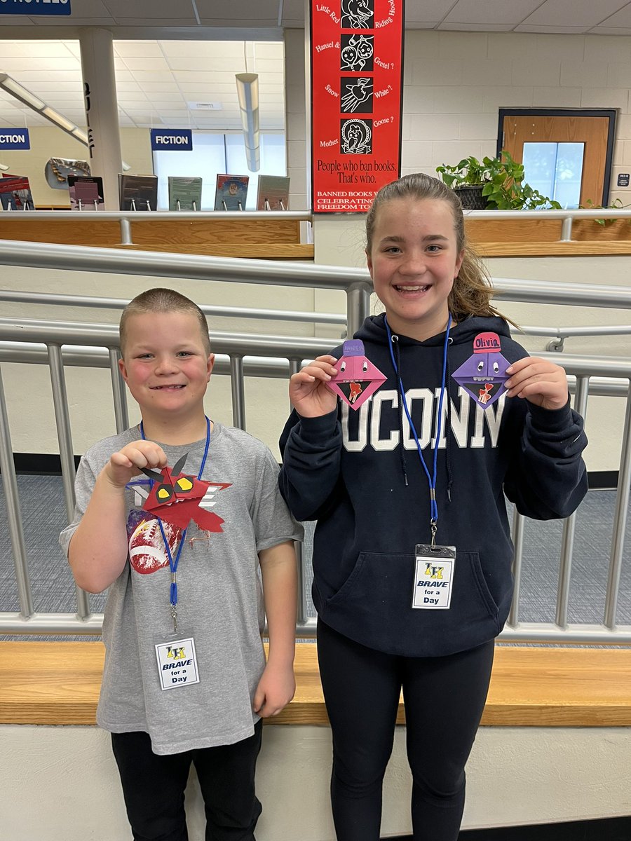 IHHSLibrary's tweet image. Happy late #EarthDay and #TakeYourChildToWorkDay any IHHS! Our young visitors made origami bookmarks.