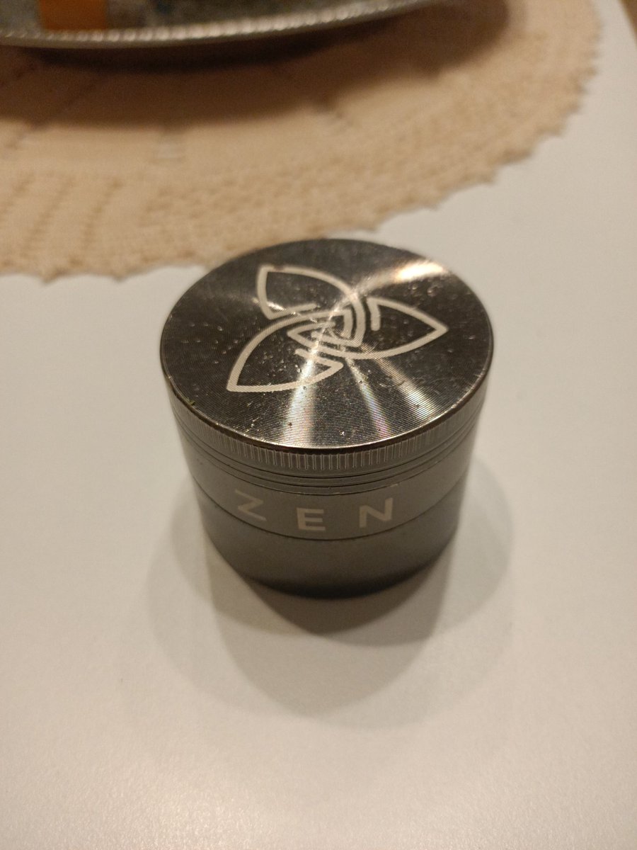 fur_berto's tweet photo. @Uni91070952 Il grinder in alluminio magnetico 🔝 https://t.co/IgRyvypewx