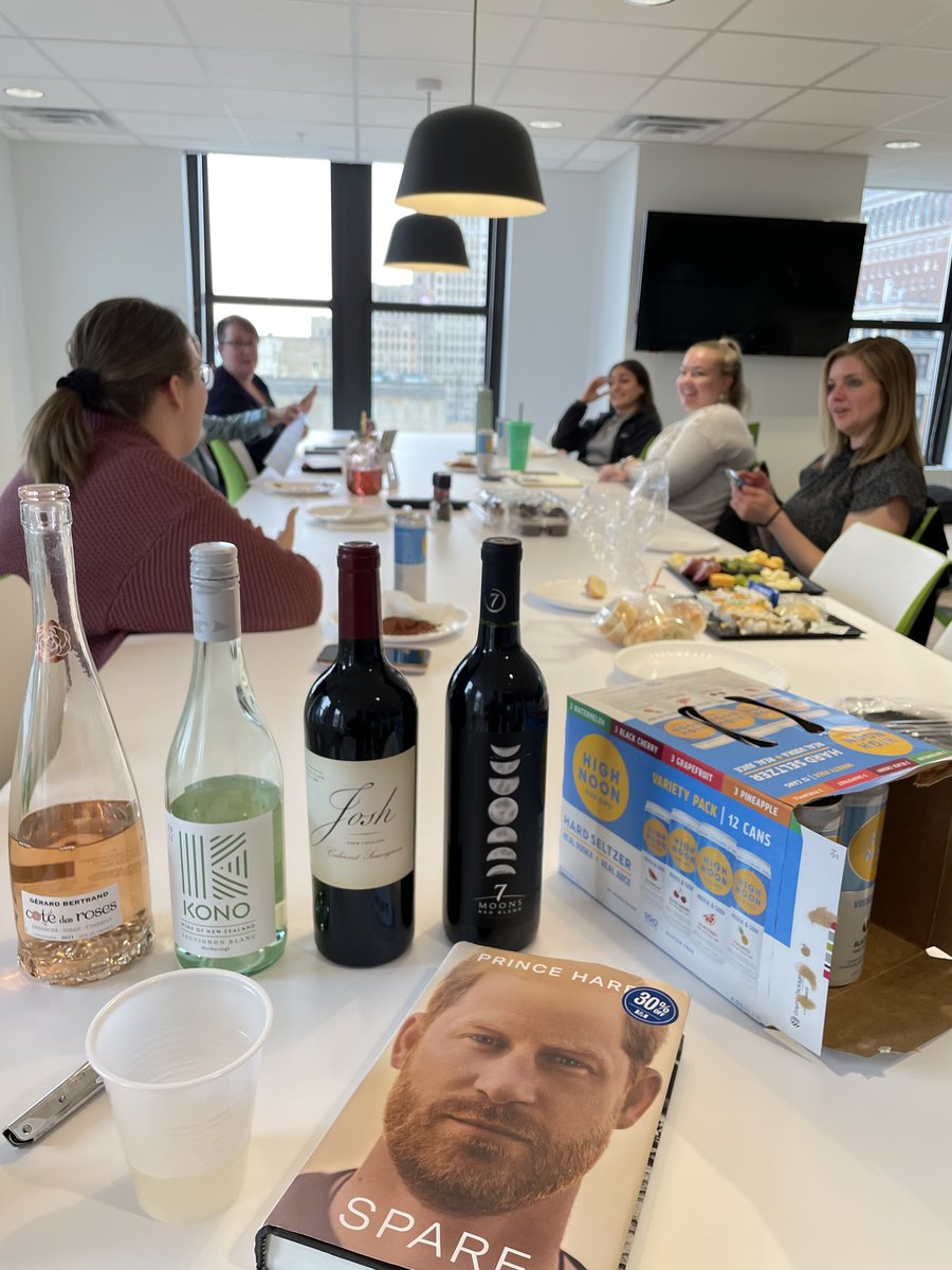 FreedMaxick's tweet photo. Our Freed Reads Book Club spared some time during busy season to read Prince Harry’s memoir. Book review: ⭐️⭐️⭐️⭐️
#FreetoConnect #Spare https://t.co/TPsk5jl3ag