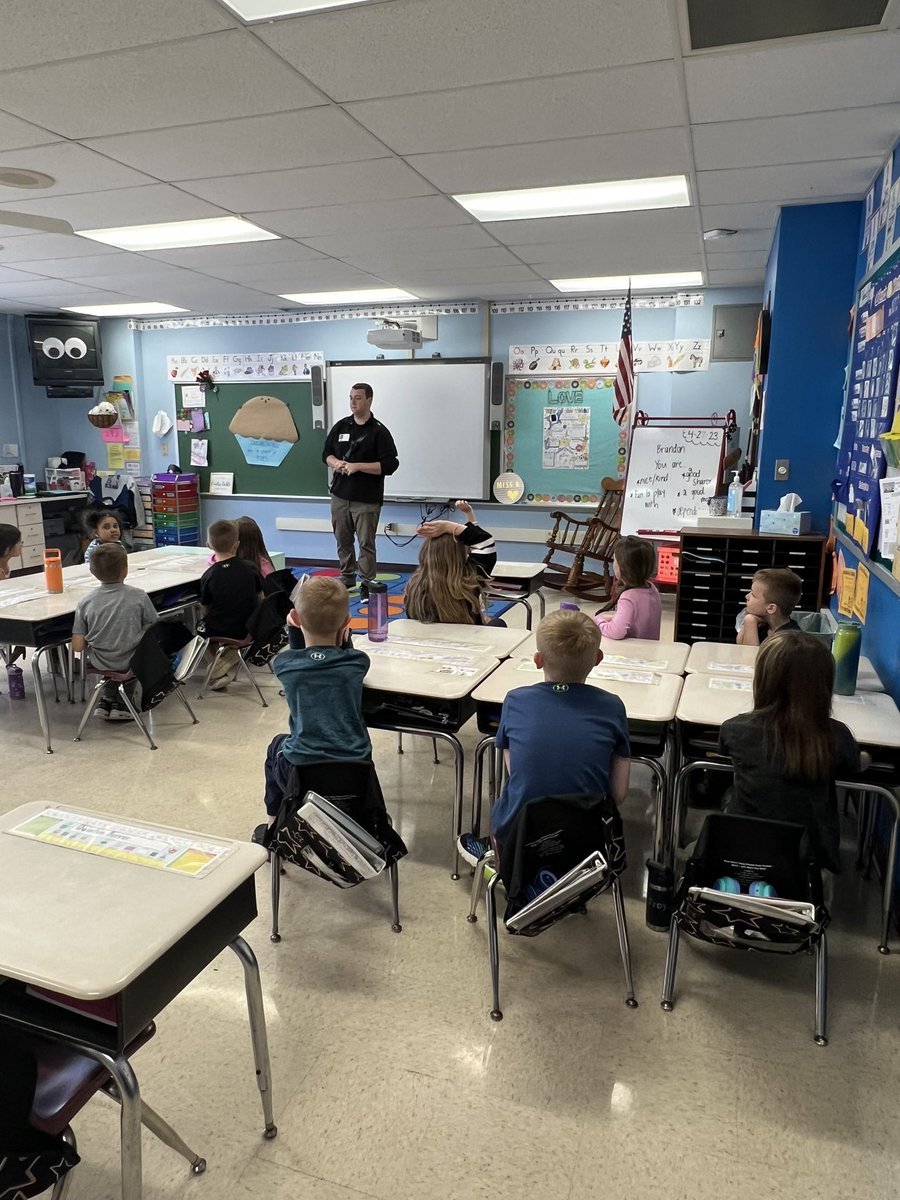 DonnaSteff's tweet photo. Miss Beitler’s first graders @MRElem  came in 2nd in the ‘Race for Reading’ and got a visit from Firefighter Kevin. Thanks, Hopewell Fire Dept and MR PTA. @HopewellAreaSD #VikingPride https://t.co/d1B61ujnvQ